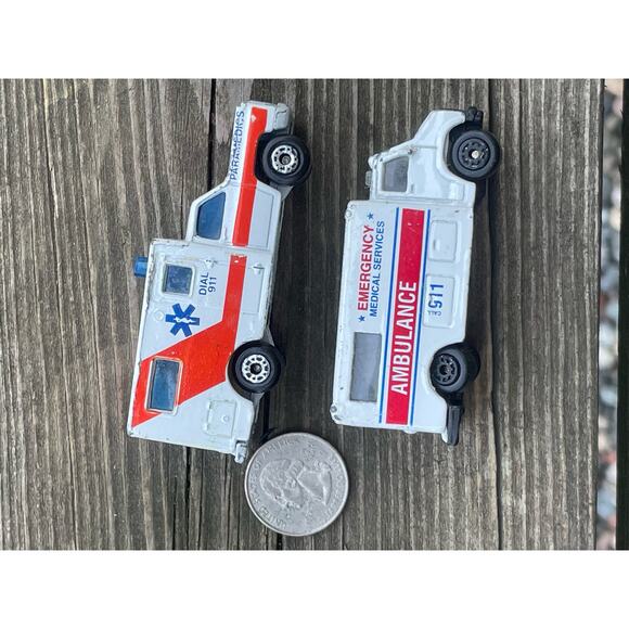 2 vintage toy ambulance Maisoto and Matchbox - Picture 11 of 11